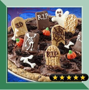Ghosts in the Graveyard Cookie Pizza recipe