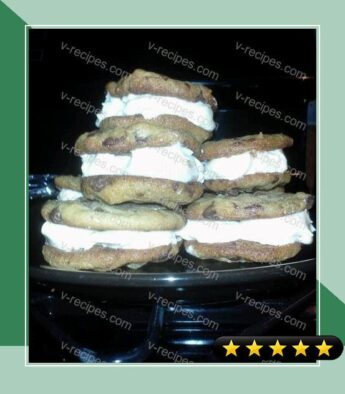 Peanutbutter - Chocolate Chip Sweet Creamcheese Sandwich Cookies recipe