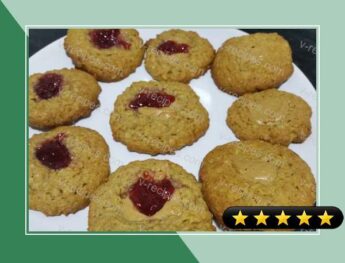 Easy oat cookies with raspberry jam and peanut butter filling recipe
