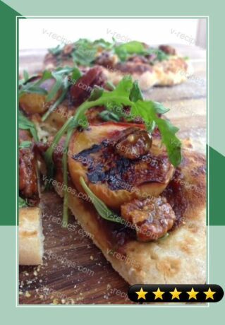 Grilled Peach Pizza with Arugula and Candied Pecans recipe