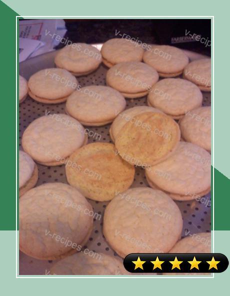 Alfajores (An Argentinean Dulce De Leche Sandwich Cookie) recipe