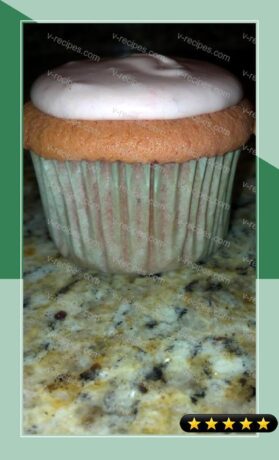 Moist Berry Berry Strawberry Cupcakes recipe