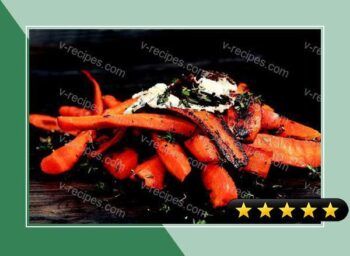 Burnt Carrots with Goat Cheese, Parsley, Arugula, and Crispy Garlic Chips recipe