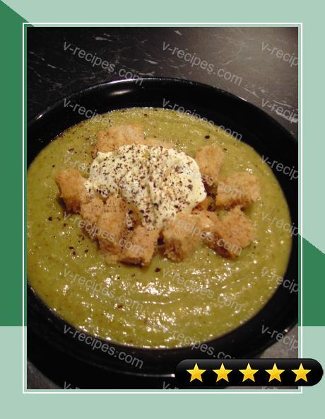 Broccoli and Leek Soup With Croutons and Sour Cream recipe