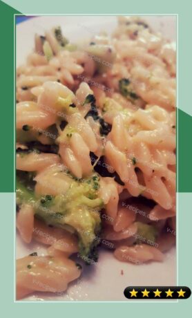 Cheesy broccoli orzo side dish recipe