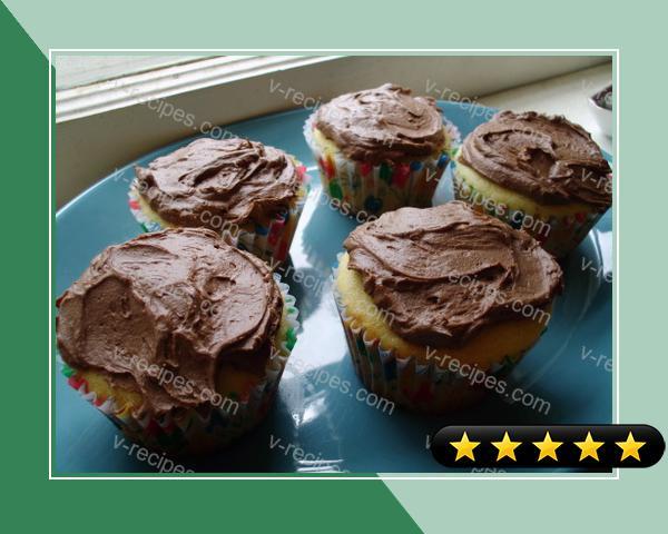 Yellow Cupcakes With Chocolate Frosting recipe